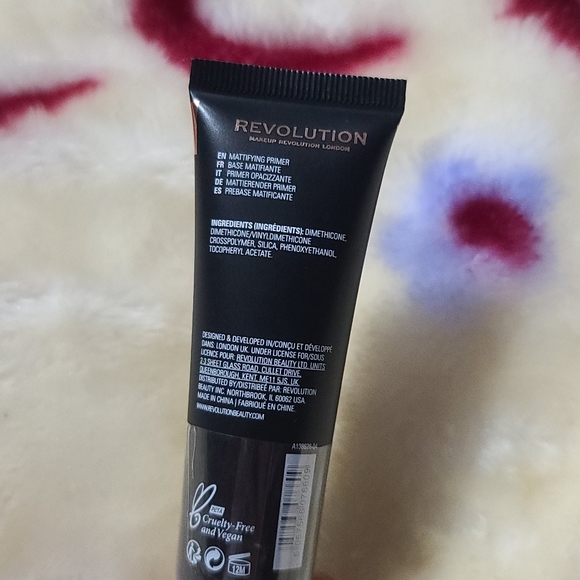 Revolution Beauty Mattify Primer/Brow Pomade - Picture 5 of 7